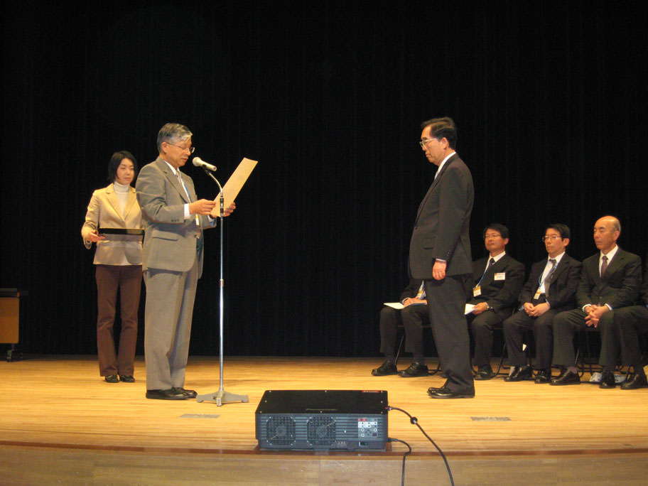 新岡副学長が「日本機械学会熱工学部門永年功績賞」受賞 新岡副学長が「日本機械学会熱工学部門永年功績賞」受賞